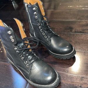 Aqua black leat boot.